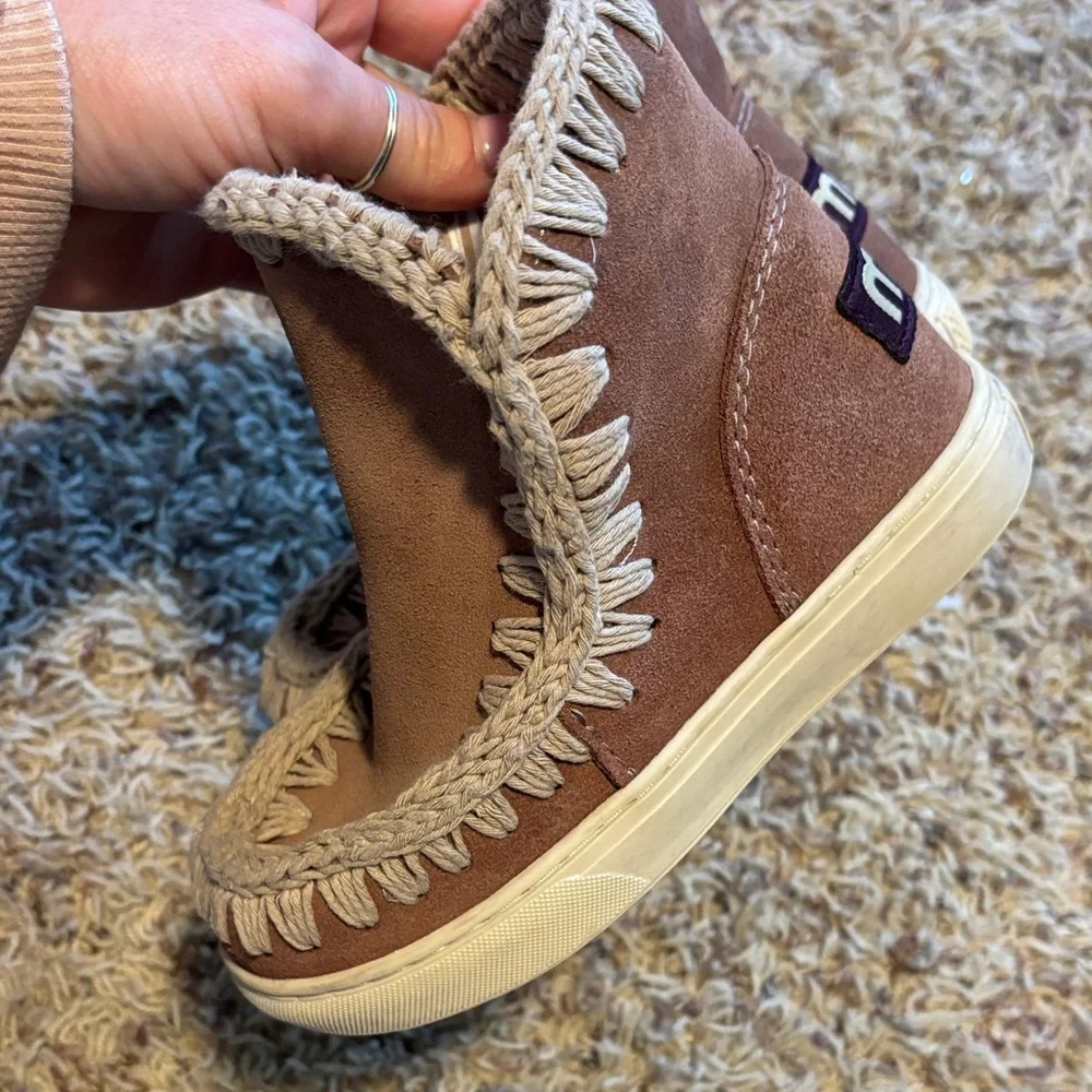 Mou moccasins